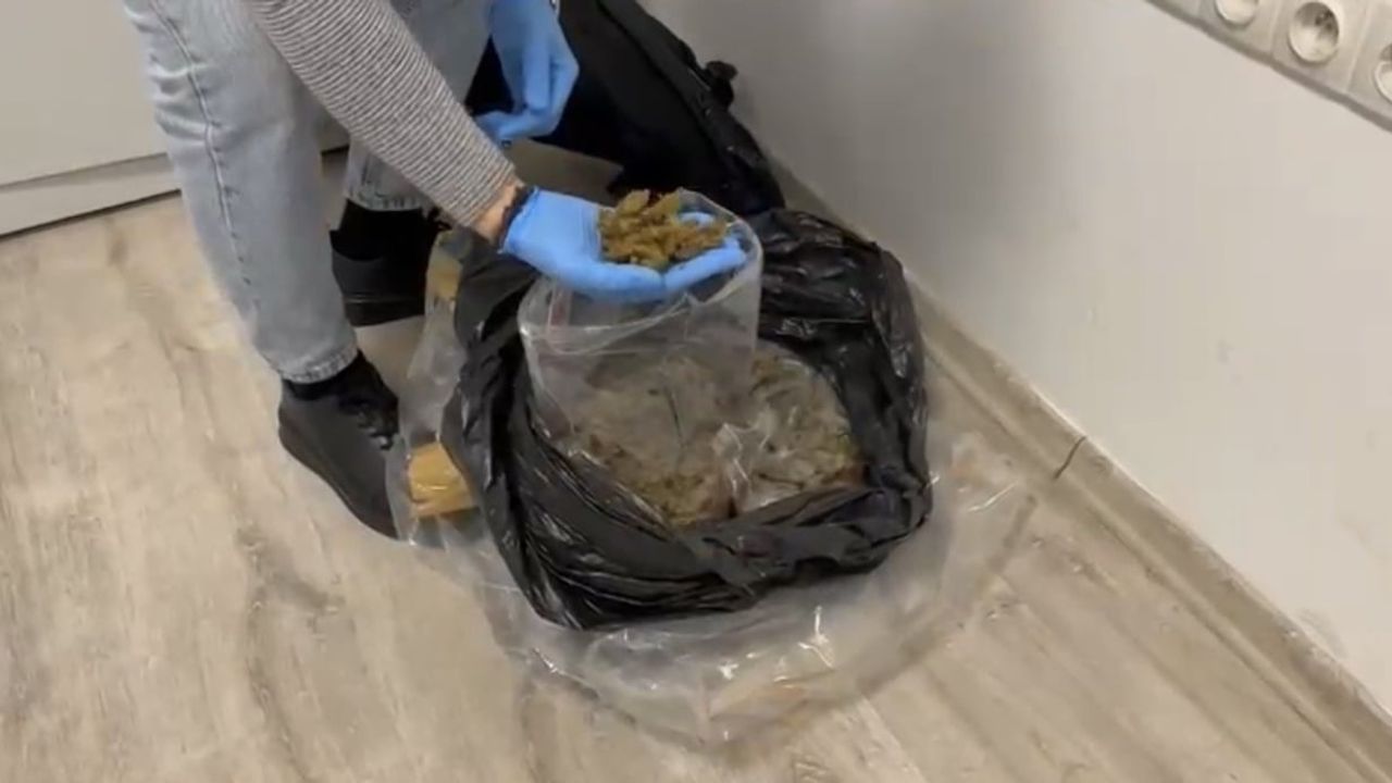 Samsun İlkadım'da 2 kilo skunk ve ruhsatsız tabanca ele geçirildi