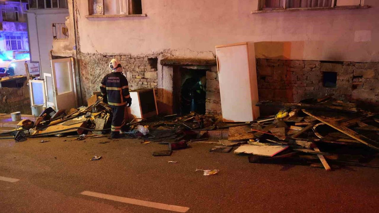 Samsun İlkadım’da Bina Yangını: 8 Kişi Dumandan Etkilendi