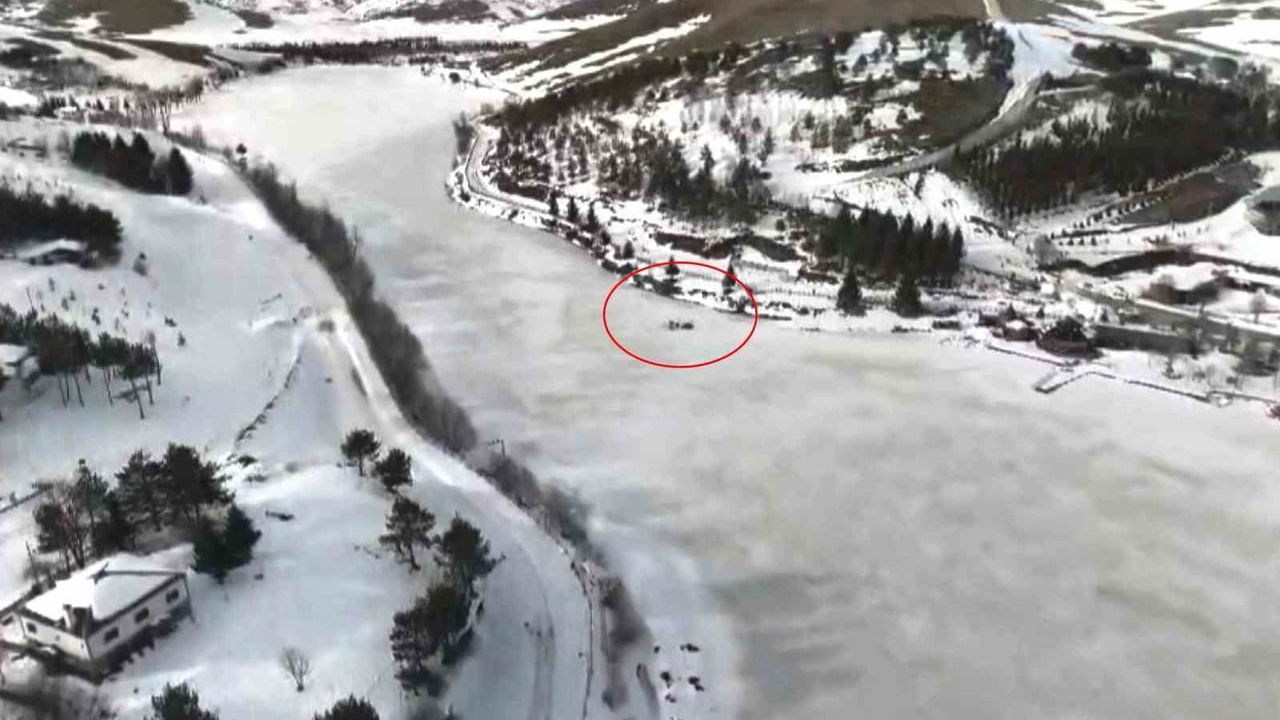 Samsunlu doktor fotoğrafçı donmuş gölde kampı drone'la kaydetti