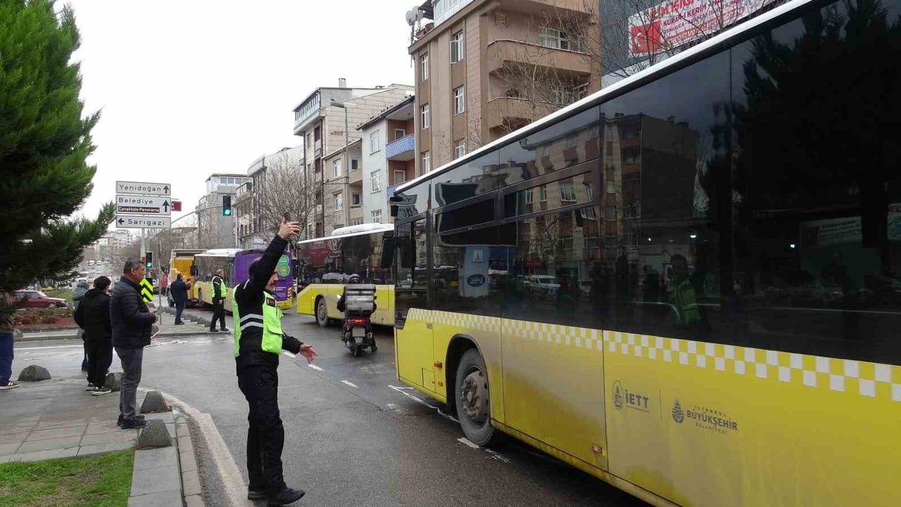 Sancaktepe'de İETT Otobüsleri Zincirleme Kazaya Karıştı: 3 Yaralı