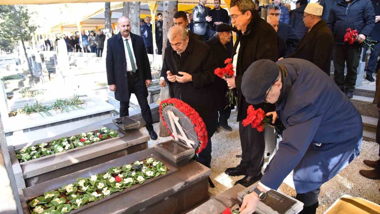 SANKO Kurucusu Sani Konukoğlu Gaziantep’te Mezarı Başında Anıldı