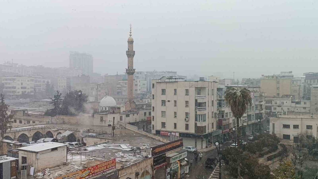 Şanlıurfa’da Beklenen Yoğun Kar Yağışı Başladı