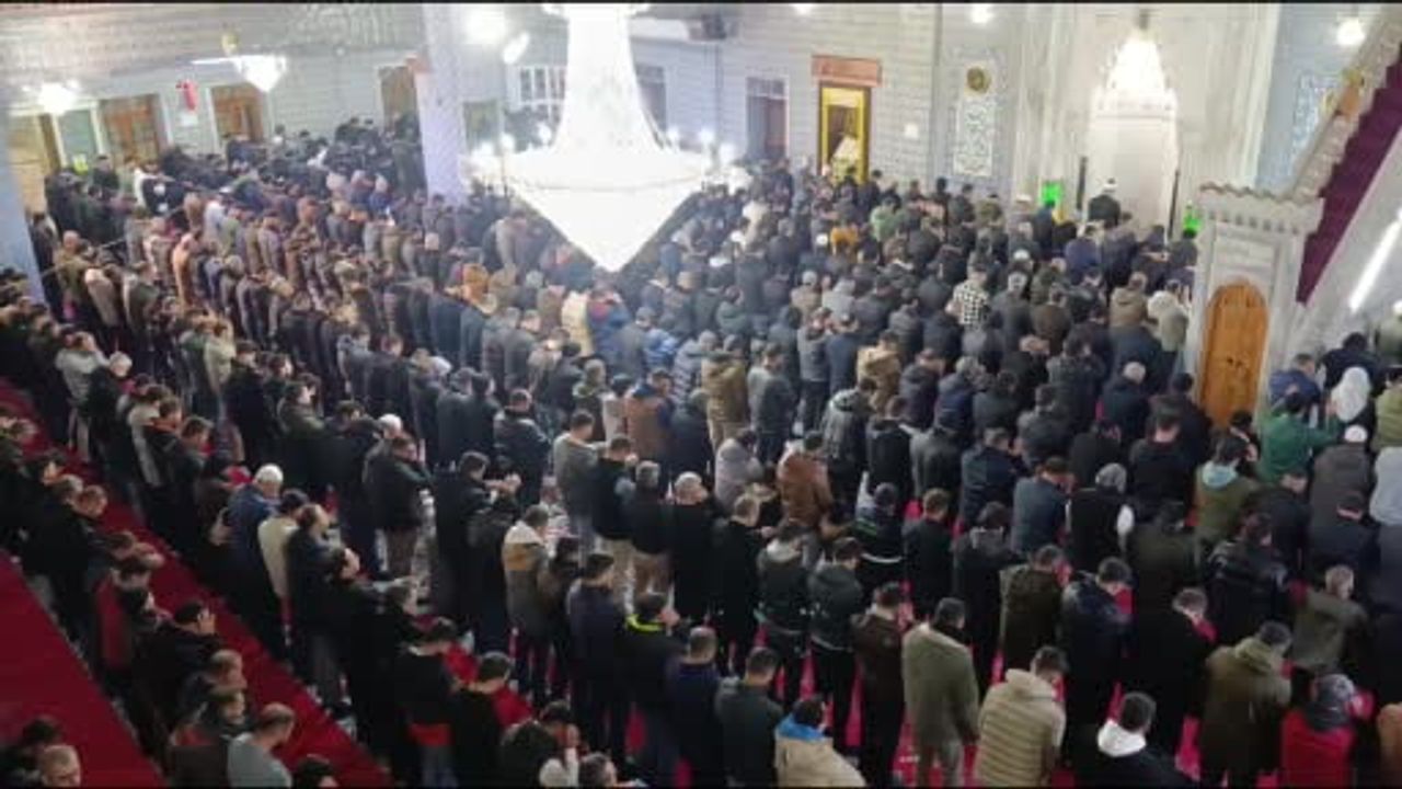 Şanlıurfa'da Miraç Kandili: Balıklıgöl'de Dualar ve Mevlid