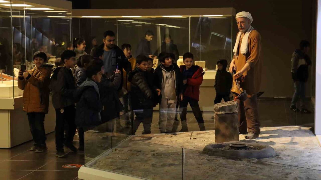 Şanlıurfa'da Öğrenciler Müze Gezisiyle Tarihle Buluştu