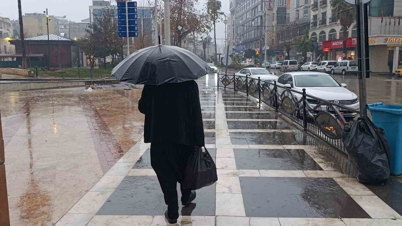Şanlıurfa'da Sağanak Yağış Sürüyor: Meteoroloji Uyardı