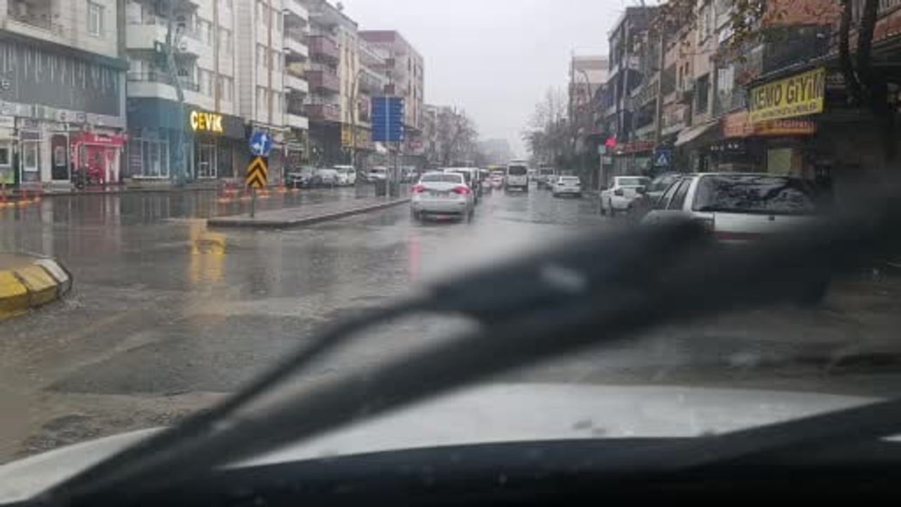Şanlıurfa'da Sağanak Yağış Sürüyor: Meteoroloji Uyarısı