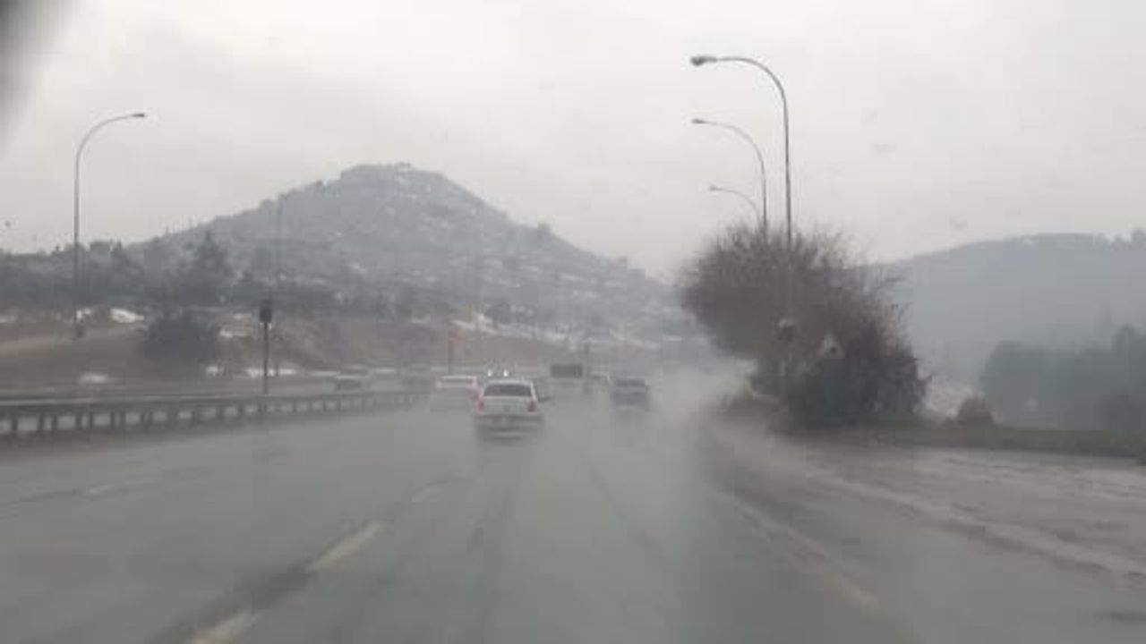 Şanlıurfa'da Yoğun Sis ve Yağmur: Görüş 20 Metreye Düştü