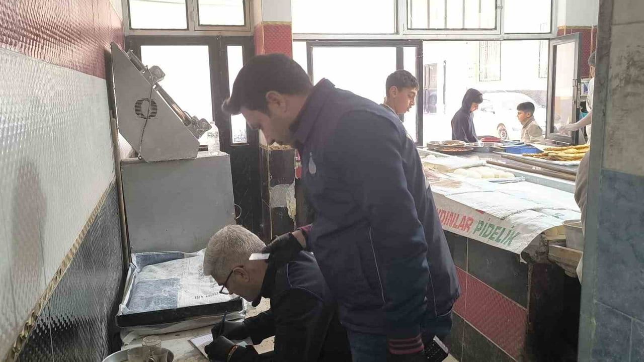 Şanlıurfa Eyyübiye'de Fırında Kedi ve Fare Görüntüsü: Zabıta Baskını ve Hijyen Cezası