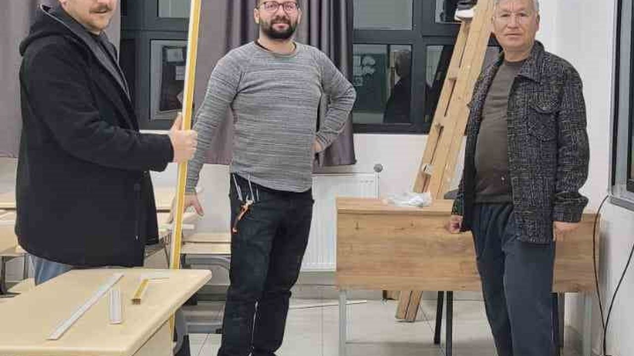 Sarıgöl Dört Eylül İlkokulu’na 26 Klima: Montajlar İkinci Döneme Yetişiyor