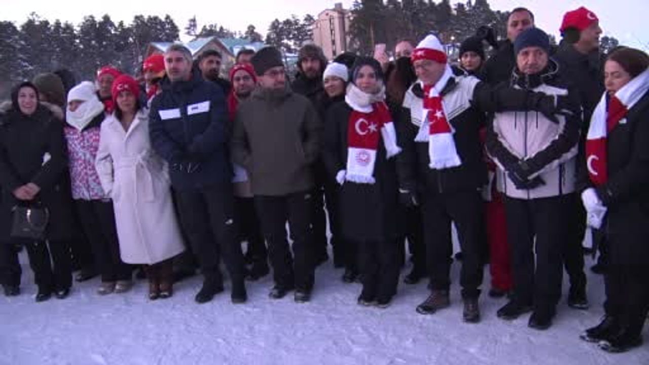 Sarıkamış Şehitleri İçin JAK'tan Meşaleli Kayak Gösterisi