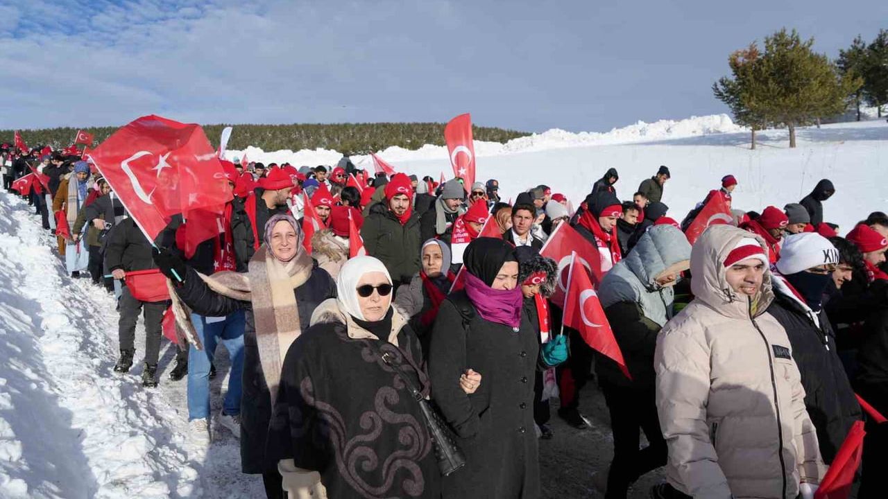 Sarıkamış'ta Binler 'Bu Toprakta İzin Var' Diyerek Şehitleri Andı