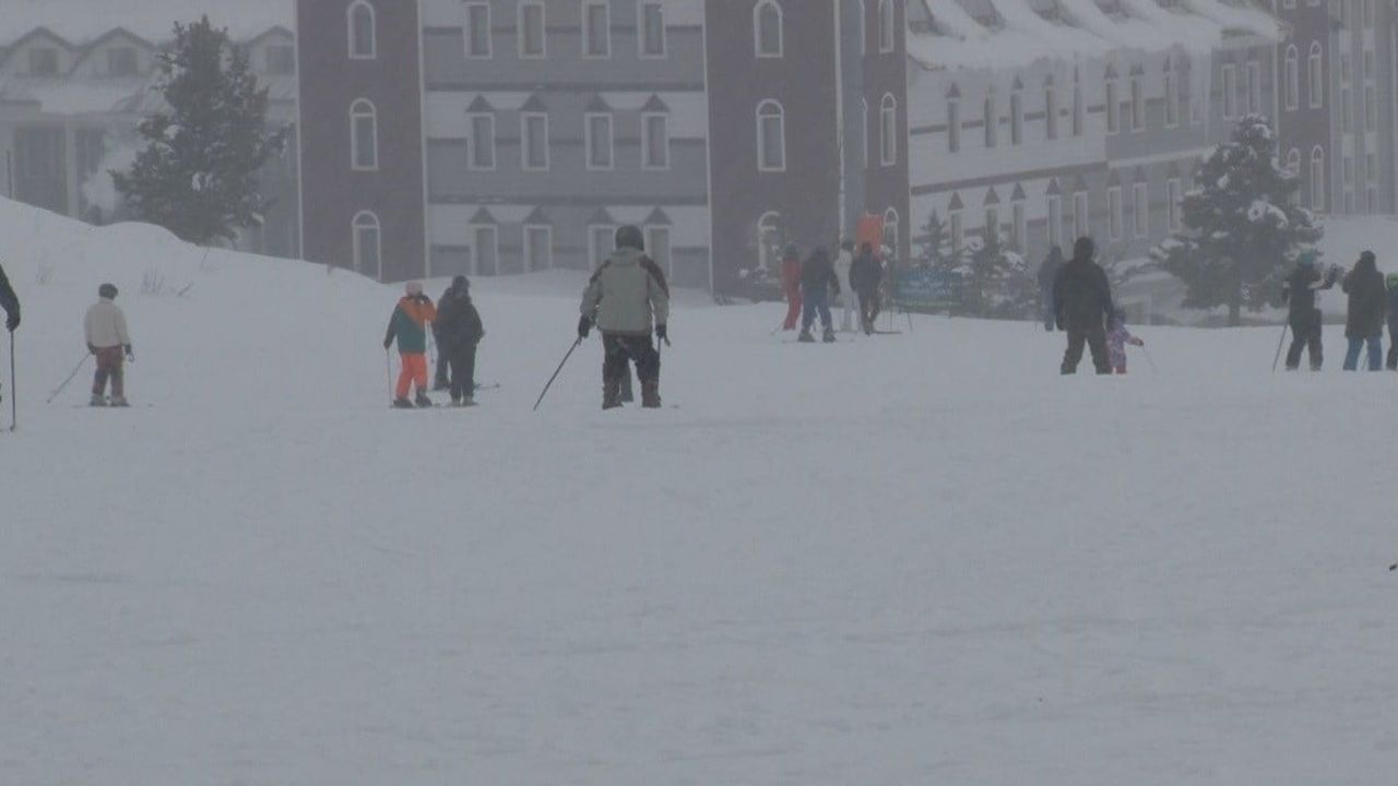 Sarıkamış'ta 'Kristal Kar'la Kayak ve Snowboard Keyfi