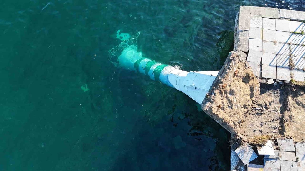 Sarıyer'de Devrilen Deniz Feneri Dronla Görüntülendi