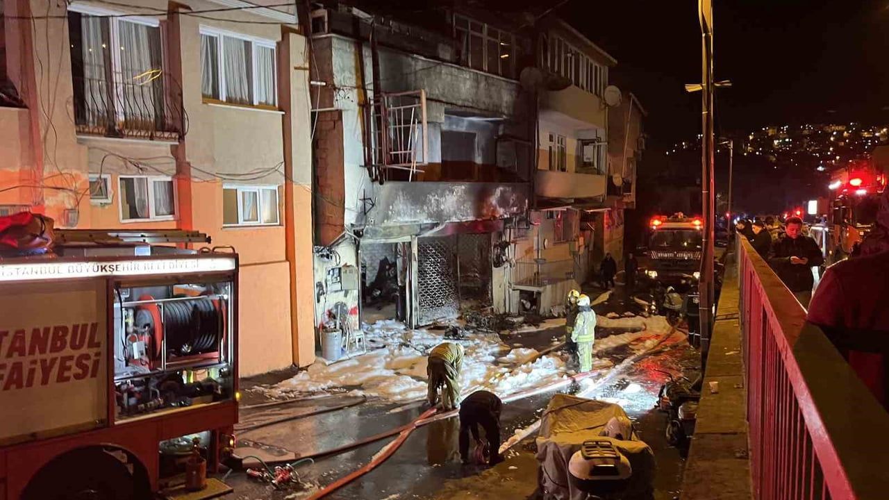 Sarıyer'de Motosiklet Tamirhanesinde Yangın: 1 Yaralı, 3 Motosiklet Kullanılamaz Hale Geldi