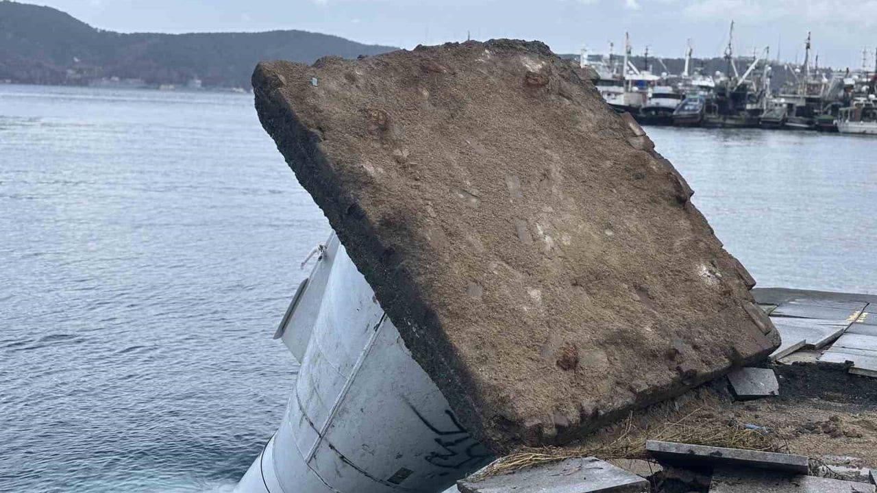Sarıyer Kireçburnu'nda Fırtına Deniz Fenerini Devirdi