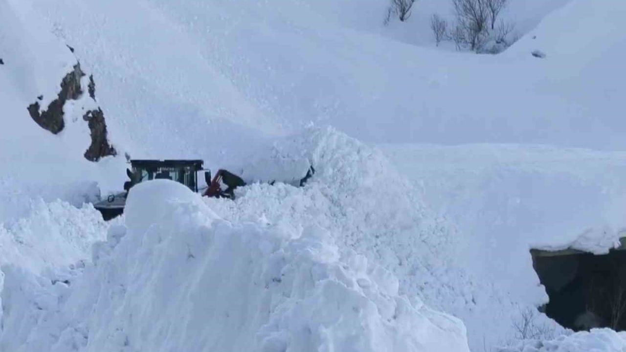Sason’da Kapanan Mezra Yolları İl Özel İdaresi Tarafından Ulaşıma Açıldı