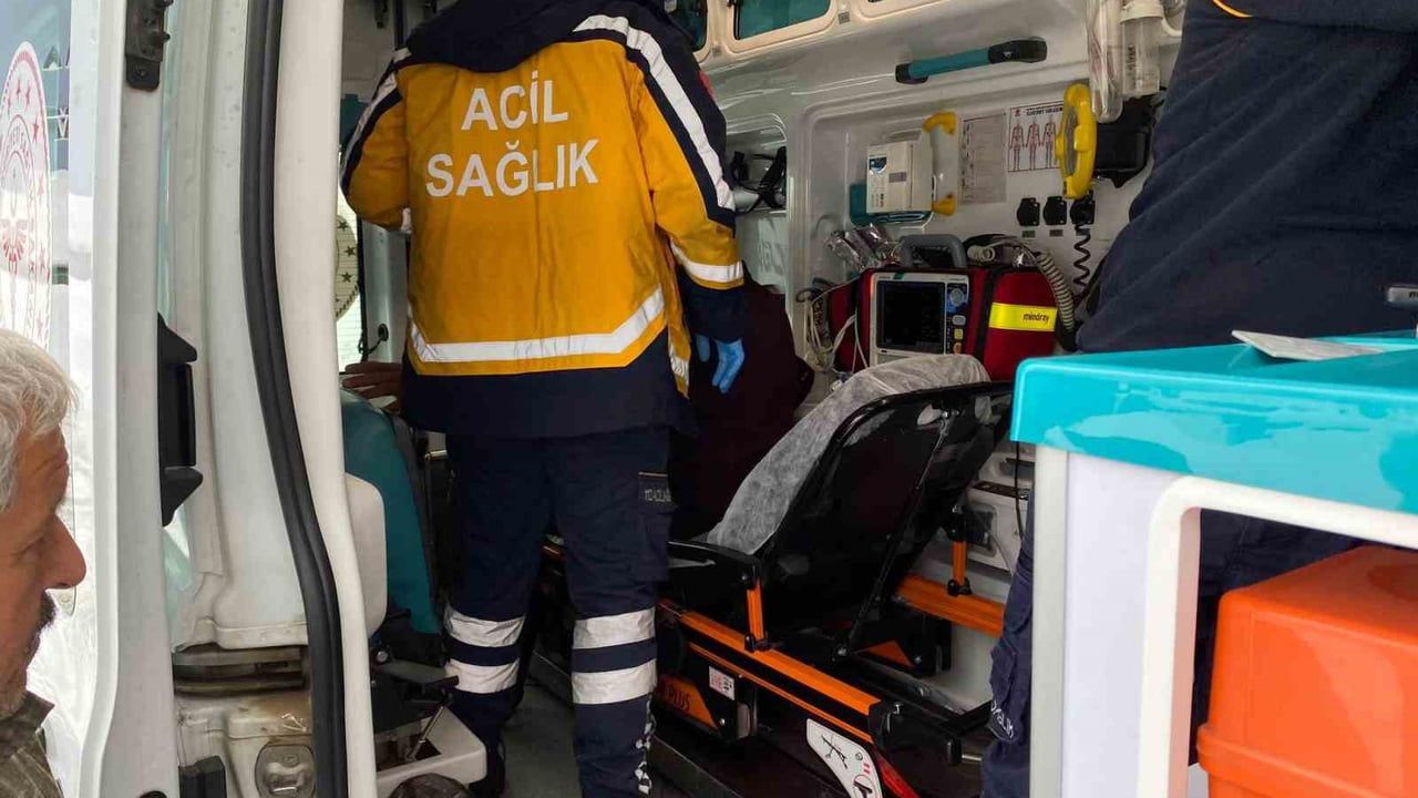 Sason'da Zorlu Kış Mesaisi: Kaleyolu'nda Hasta Kurtarma Operasyonu