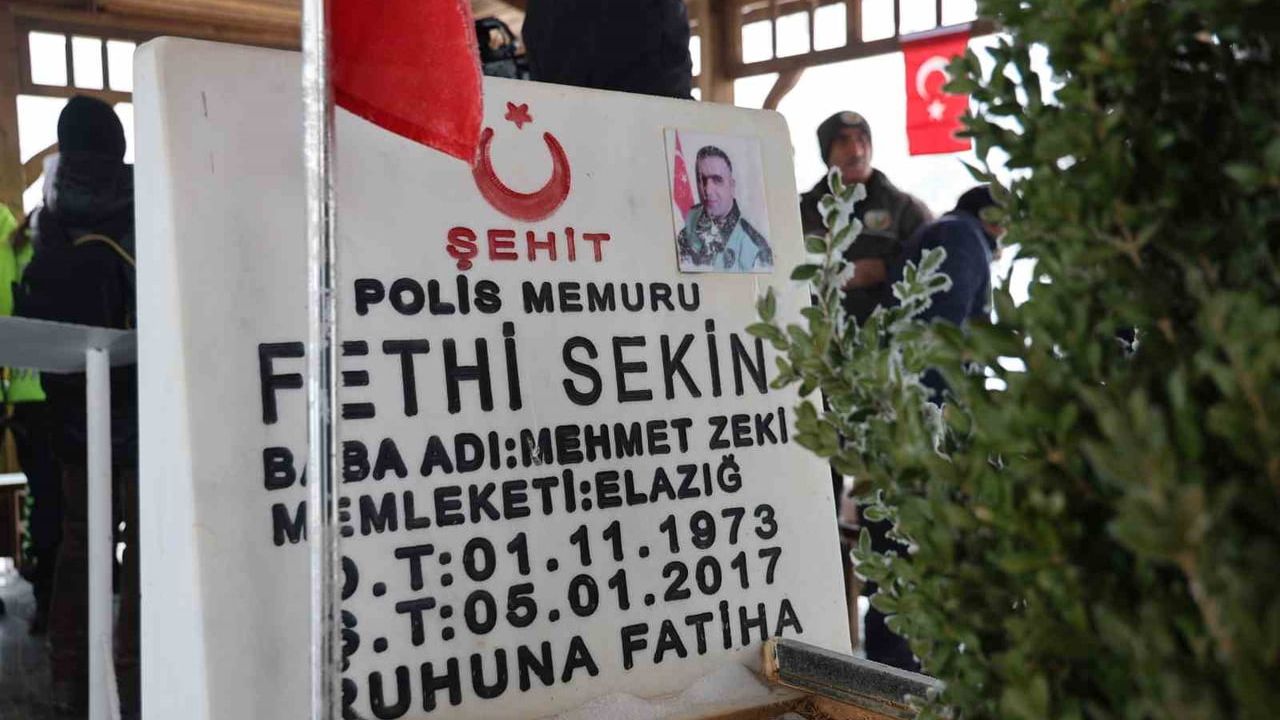 Şehit Fethi Sekin Elazığ'da Kabri Başında Anıldı