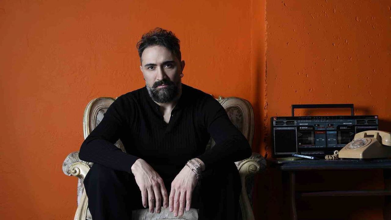 Selçuk Abay’dan 'Eşkıya Dünyaya Hükümdar Olmaz' — Klasikten Rock'a Modern Yorum