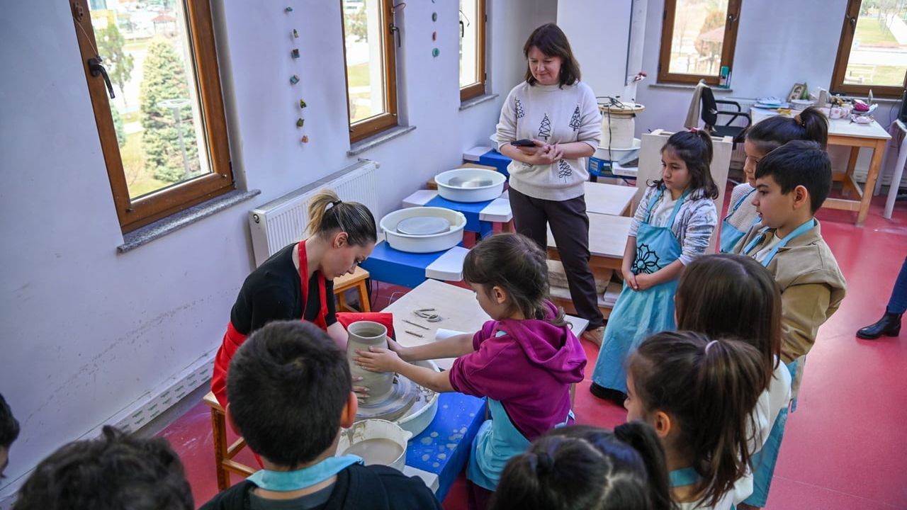 Selçuklu Belediyesi Sanat ve Tasarım Atölyesi "Sen Games" Erasmus+ Heyetini Ağırladı