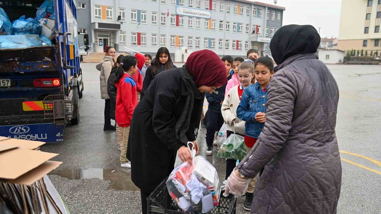 Selçuklu'da Okullar 'Okullar Sıfır Atık İçin Yarışıyor' Projesiyle 65 Bin Kilo Topladı