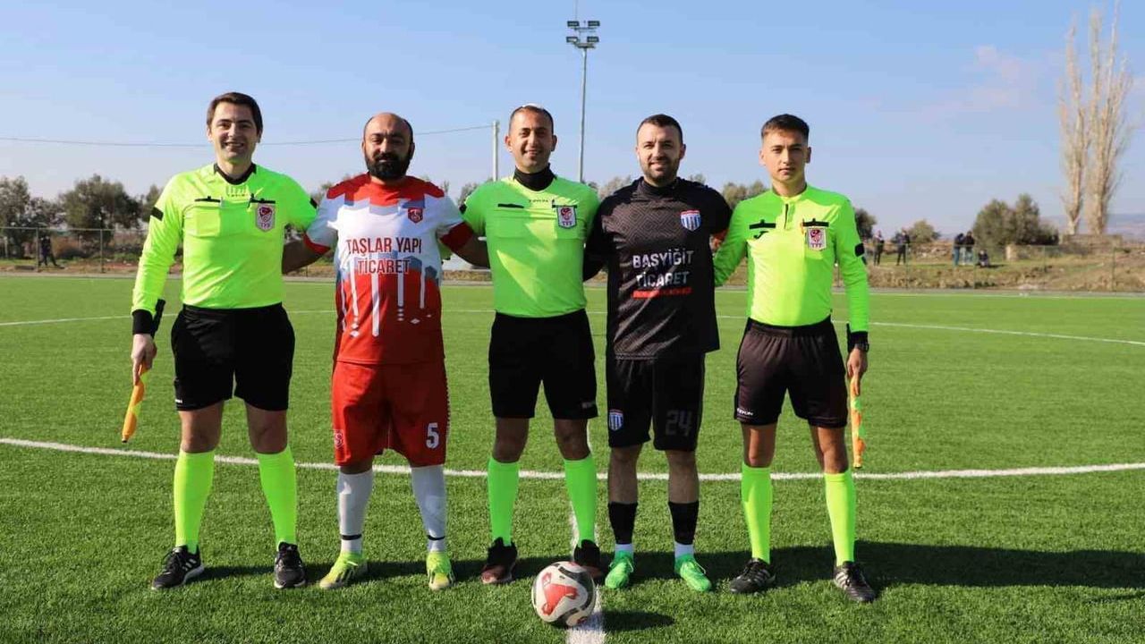 Selendi Belediyespor Şampiyonluğa Bir Adım: Adalaspor Maçı Belirleyici