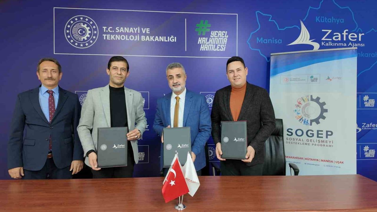 Selendi'de 100 Kadın Üreticiye 200 Litre Süt Tankı Desteği