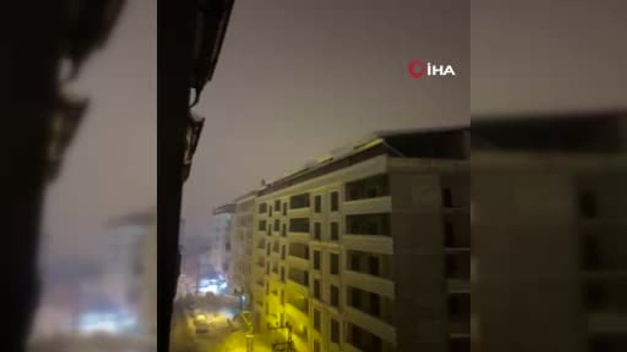 Şemdinli'de dev kar çökmesi enerji hatlarını yerle bir etti