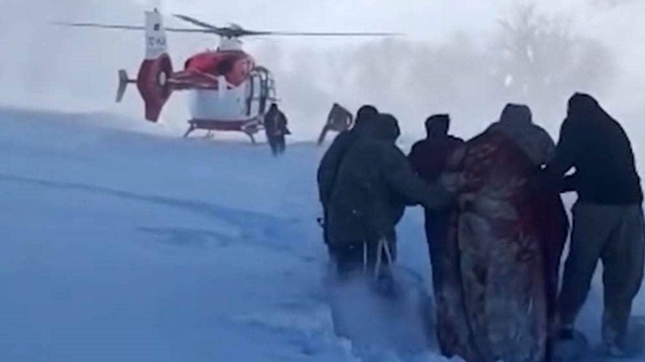 Şemdinli'de Nefes Kesen Kurtarma: Ambulans Helikopterle Hamile Kadın Kurtarıldı