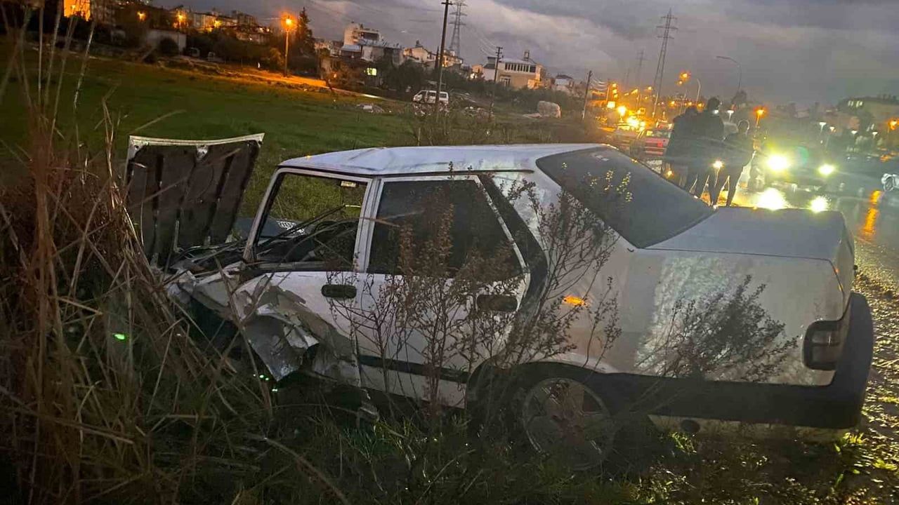 Serik'te Trafik Kazası: İki Otomobil Çarpıştı, 1 Yaralı