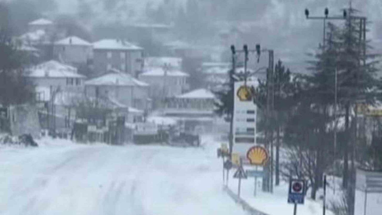 Sertavul Geçidi'nde Ulaşım Kontrollü: Mut'ta Kar, Tipi ve Sis