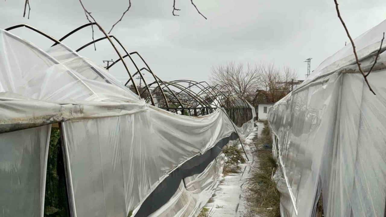 Seydikemer’de Hortum ve Dolu Seralara Zarar Verdi: Yaklaşık 100 Dönüm Etkilendi