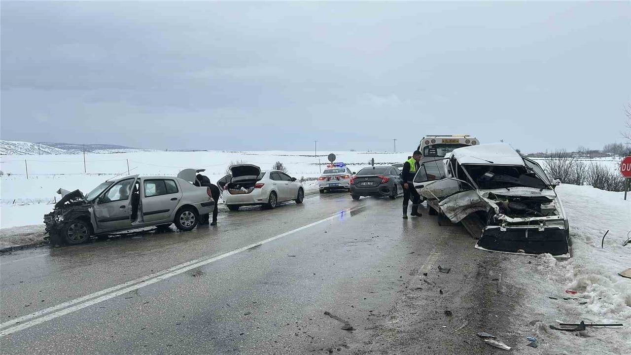 Seydiler'de Tofaş-Fiat Kazası: 1 Ölü, 2 Yaralı