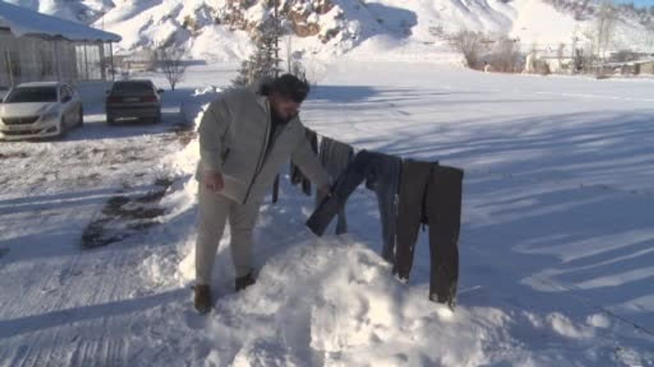 Sibirya soğukları Sivas’ı dondurdu: Çamaşırlar sıfırın altında 21 dereceyle kaskatı kesildi