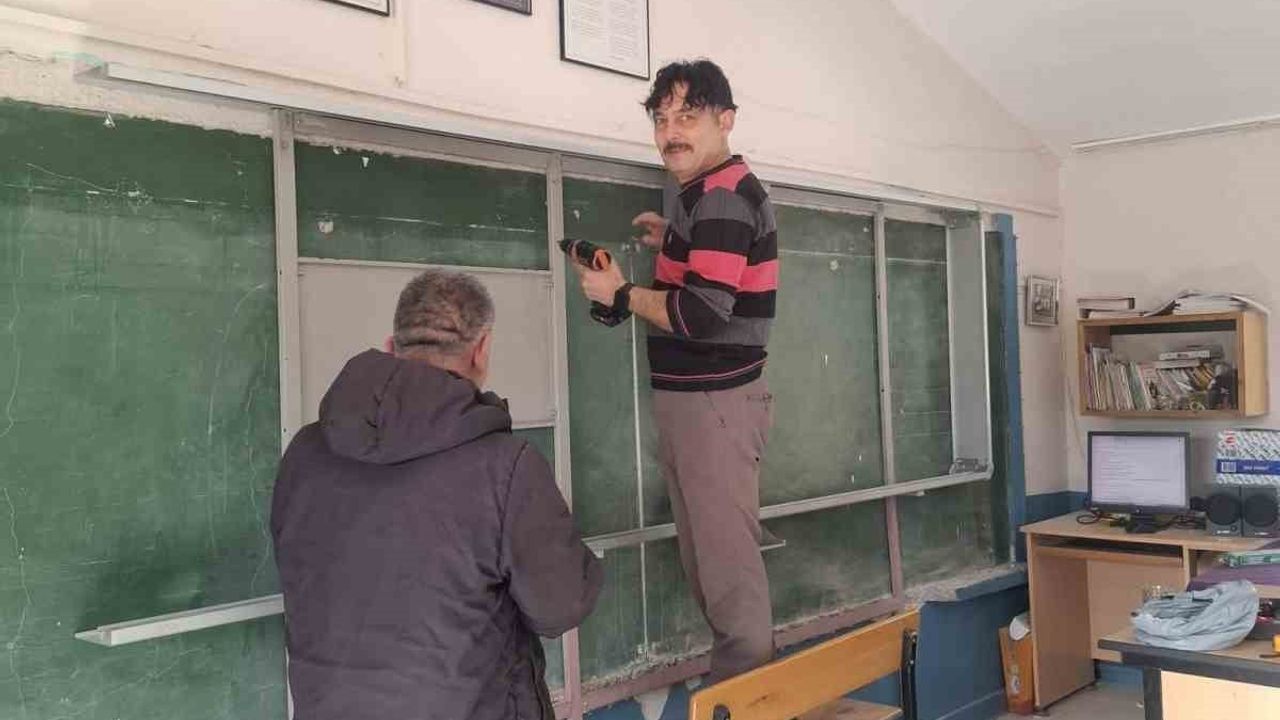 Sığırtmaçlı İlkokulu'na iki akıllı tahta ile teknoloji hamlesi