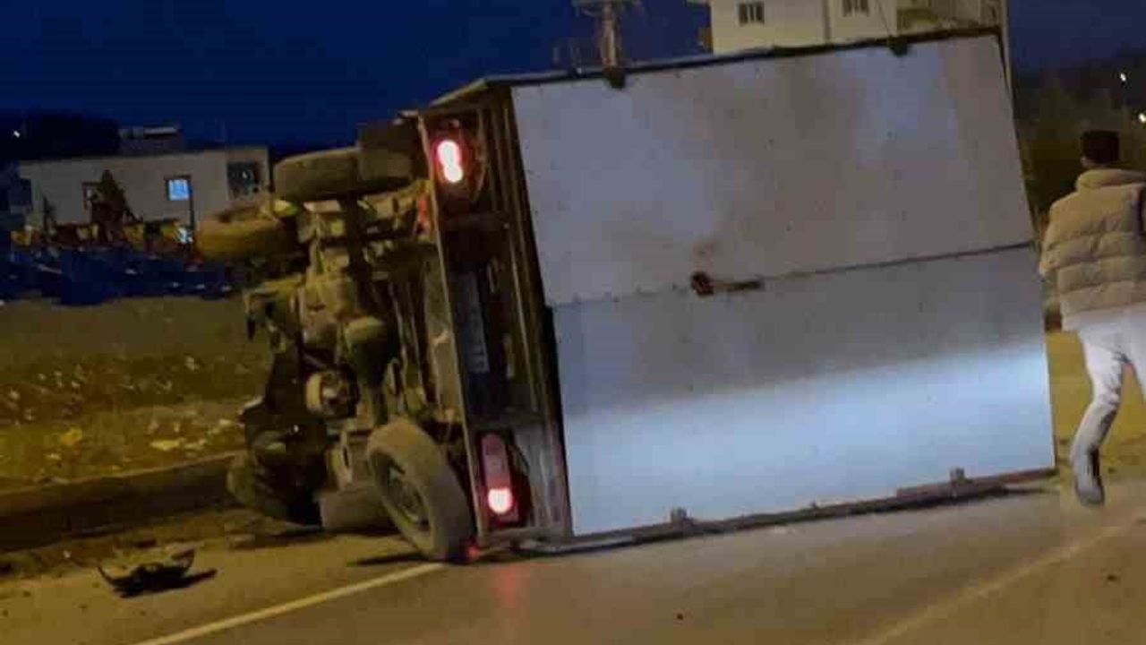 Siirt’in Kurtalan ilçesinde kaza: Kamyonet ile hafif ticari araç çarpıştı — 2 yaralı