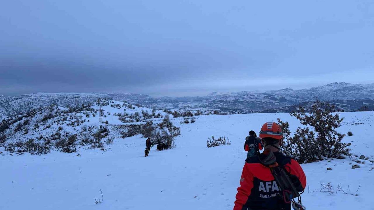 Siirt'te 3 Gündür Mahsur Kalan Çoban ve 9 Keçisi Kurtarıldı