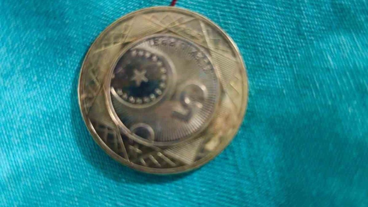 Siirt'te 8 Yaşındaki Çocuğun Boğazından 5 Lira Madeni Para Çıkarıldı