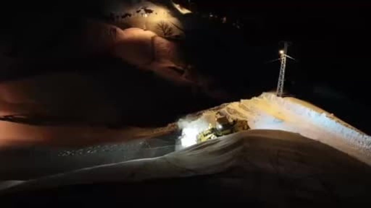 Siirt'te Ekipler Yolu Açtı: 90 Yaşındaki Hasta Sır…