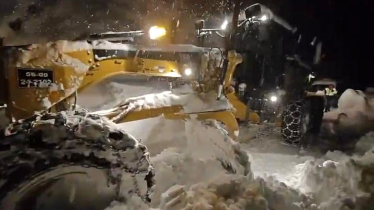 Siirt'te Kar Engelini Aşan Kurtarma: Yolda Kalan Aile ve Yeni Doğan Bebek Kurtarıldı