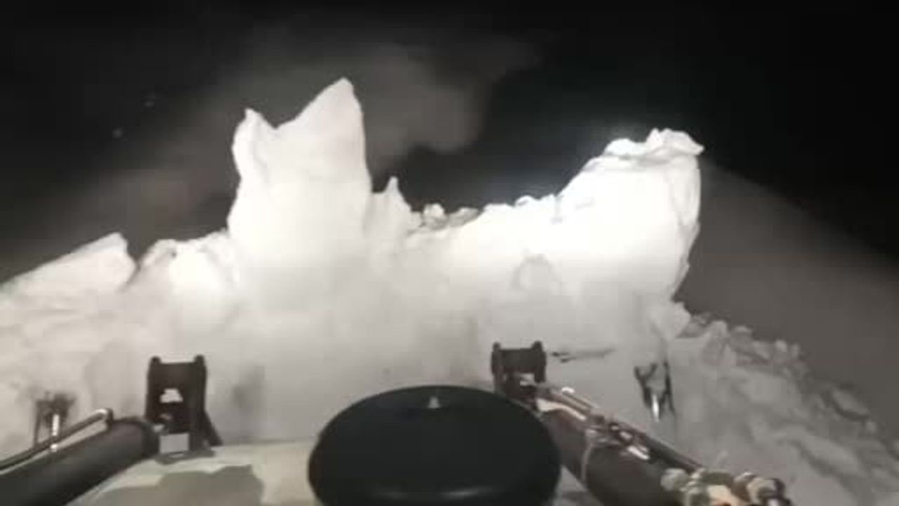 Siirt'te Karla Mücadele Yolları Açtı: Hastalar Sağlık Ekiplerine Ulaştırıldı