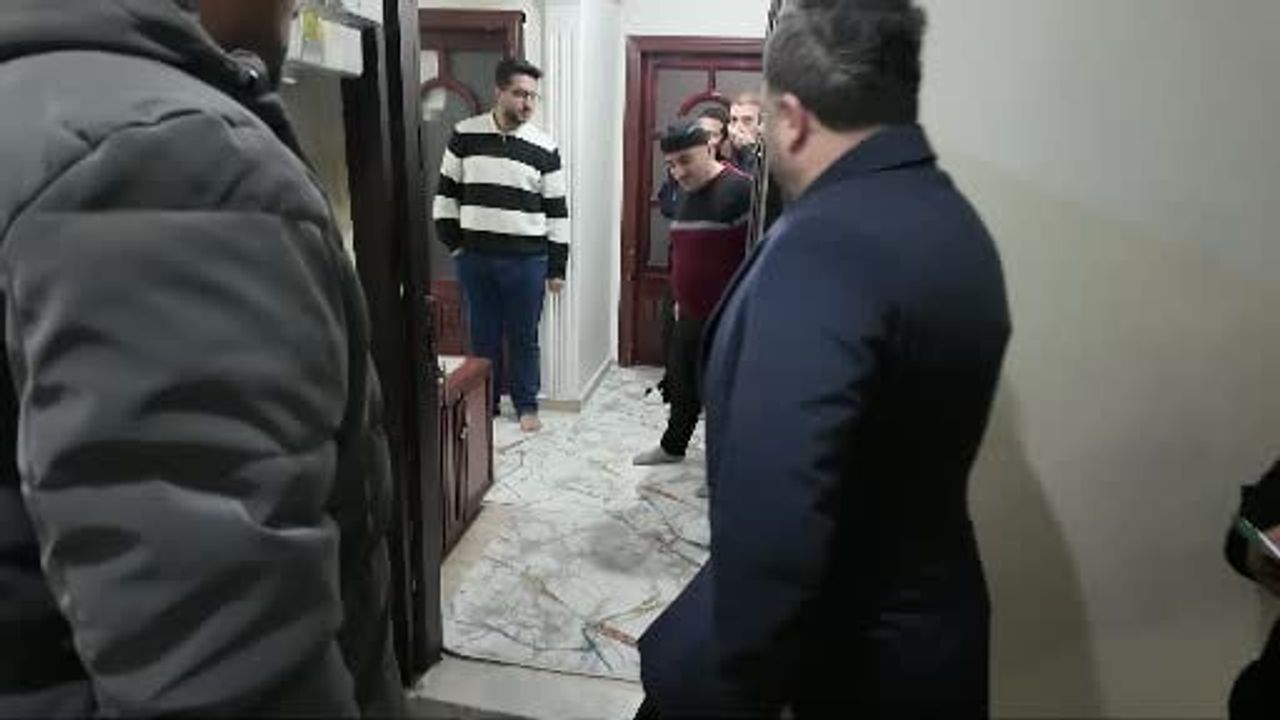 Siirt'te Sevgi Evlerinden Ayrılan Gence 19. Yaşına Doğum Günü Sürprizi