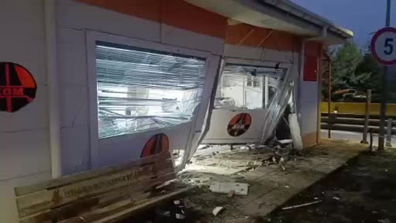 Silivri'de Alkollü Sürücü Kantar Binasına Çarptı: 1 Kişi Hayatını Kaybetti