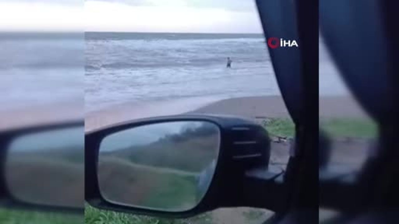 Silivri'de Lodosu Hiçe Sayıp Denize Girdi — O Anlar Kamerada