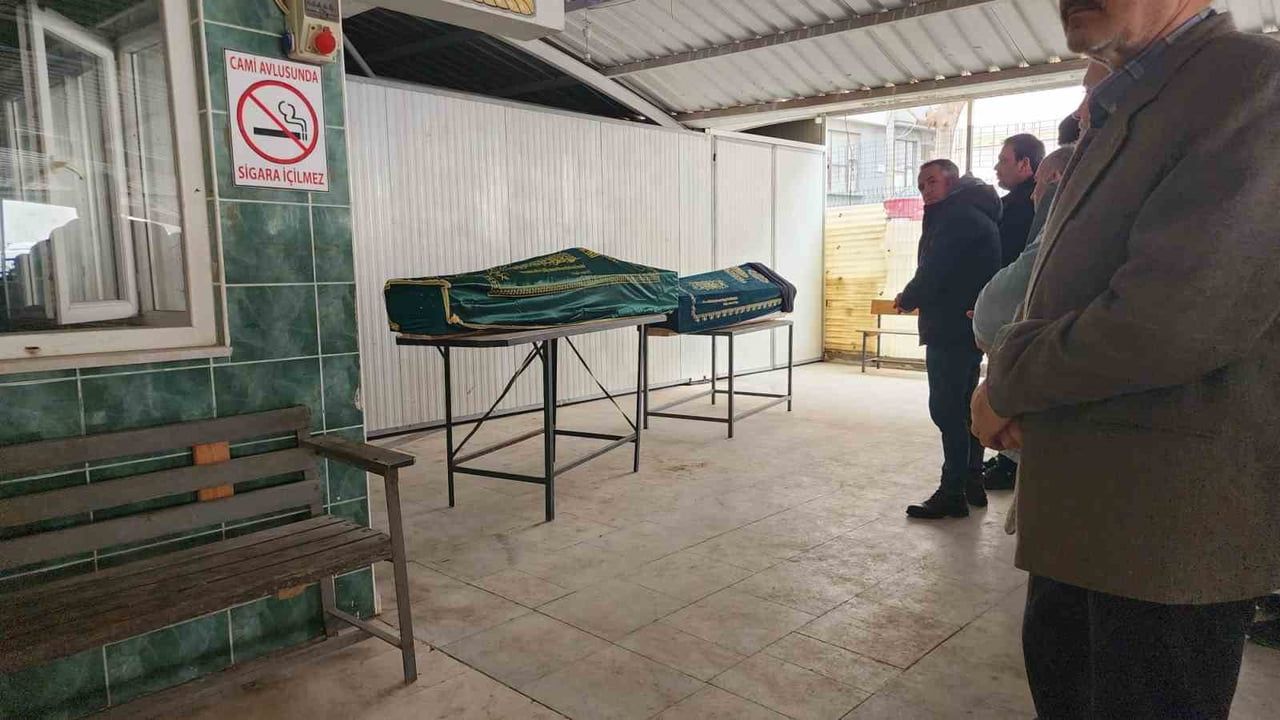 Silivri Gişelerindeki Kaza: Ölen Çift Bursa'da Gözyaşlarıyla Uğurlandı