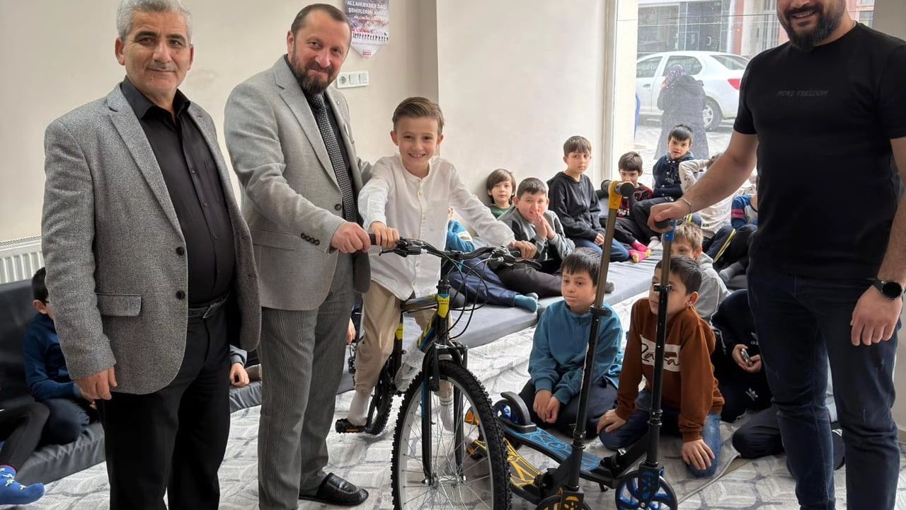 Simav Diyanet Genç Ofisi'nden 7-10 Yaş Öğrencilere Hediye Sürprizi