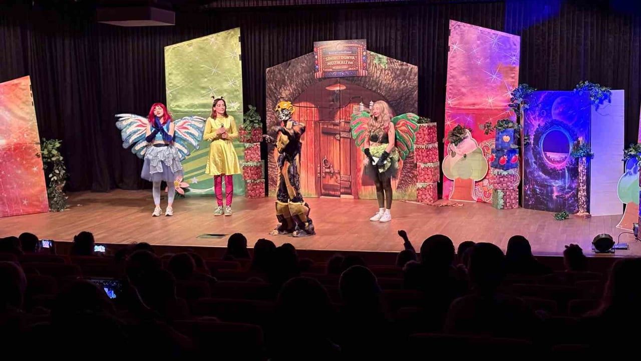 Sincan Belediyesi'nden Yarıyıl Tiyatro Şöleni