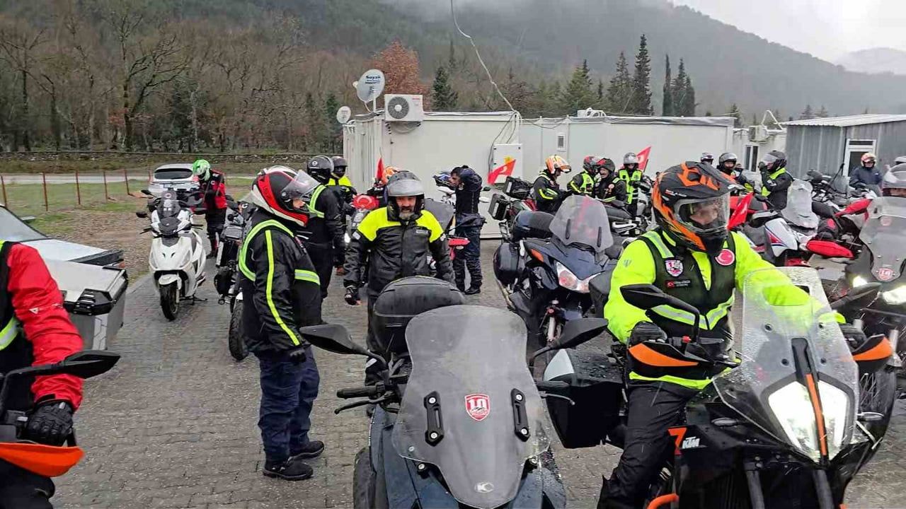 Sındırgı'da Motorcular Depremzedelere Moral Verdi