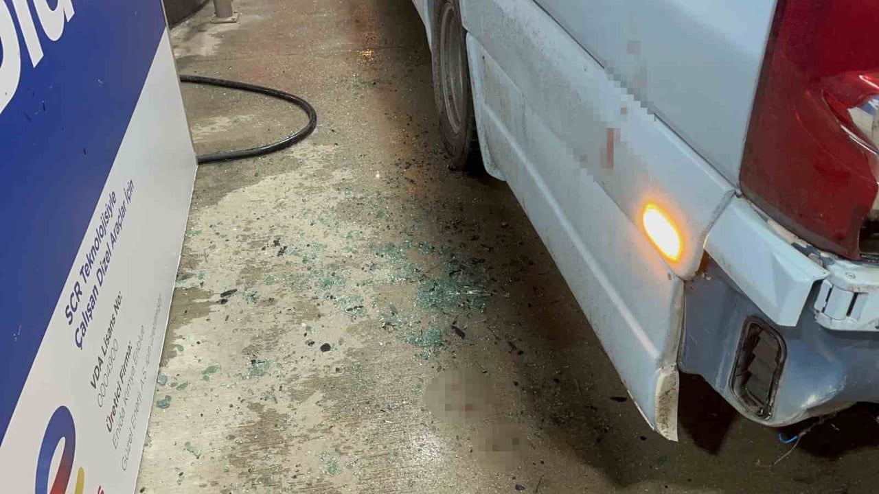 Sinop'ta Alkolmetreyi Reddetti, Dolmuşun Camına Kafa Attı