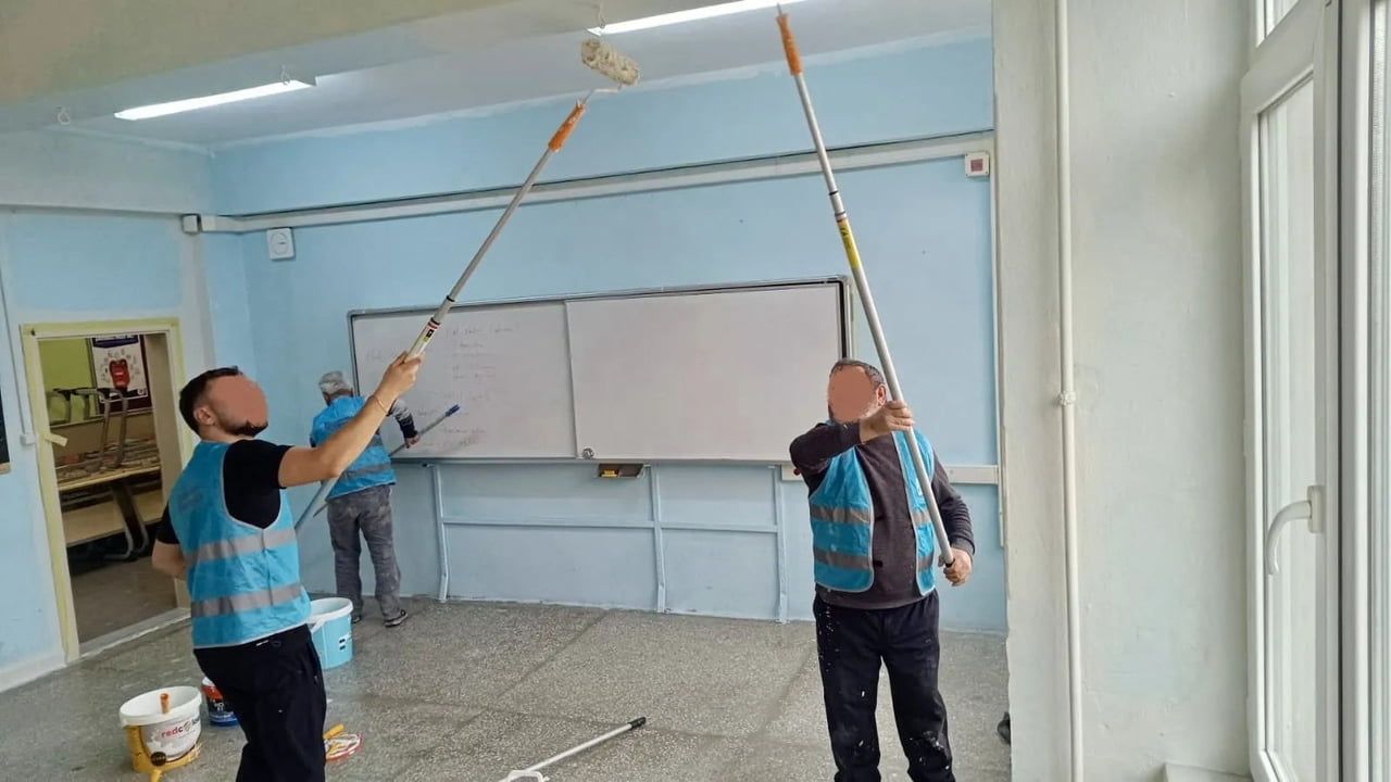 Sinop'ta Denetimli Serbestlik Yükümlüleri Okullara Bakım ve Onarım Desteği